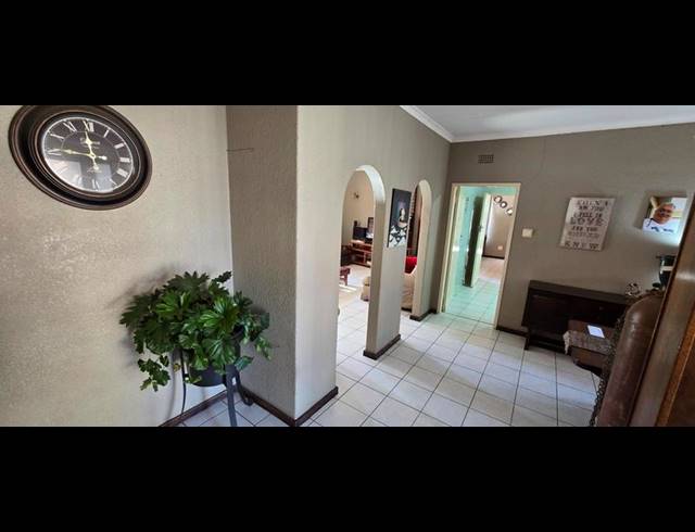 3 BEDROOM HOUSE FOR SALE IN FREEWAY PARK